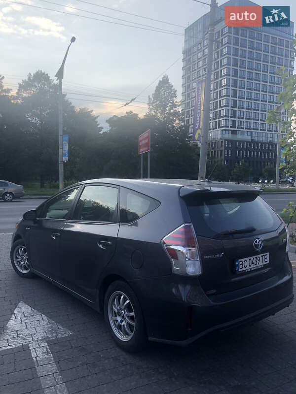 Универсал Toyota Prius v 2016 в Львове
