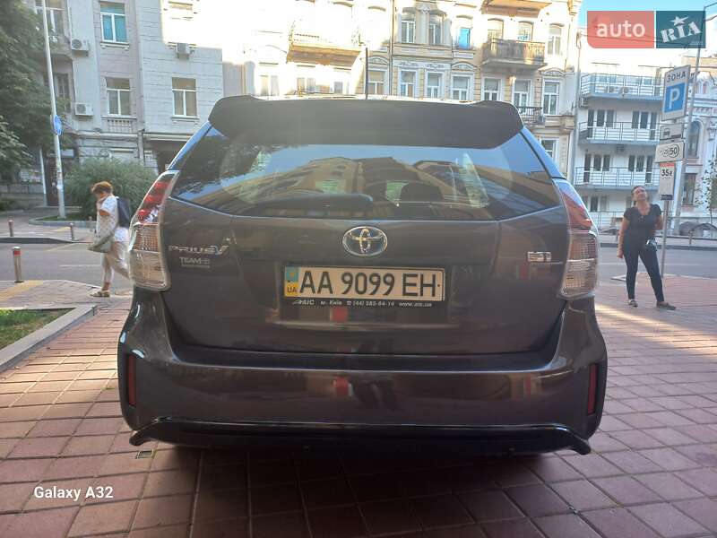 Универсал Toyota Prius v 2015 в Киеве