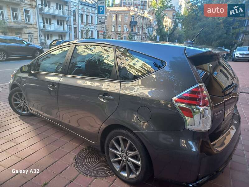 Универсал Toyota Prius v 2015 в Киеве