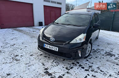 Універсал Toyota Prius v 2011 в Києві