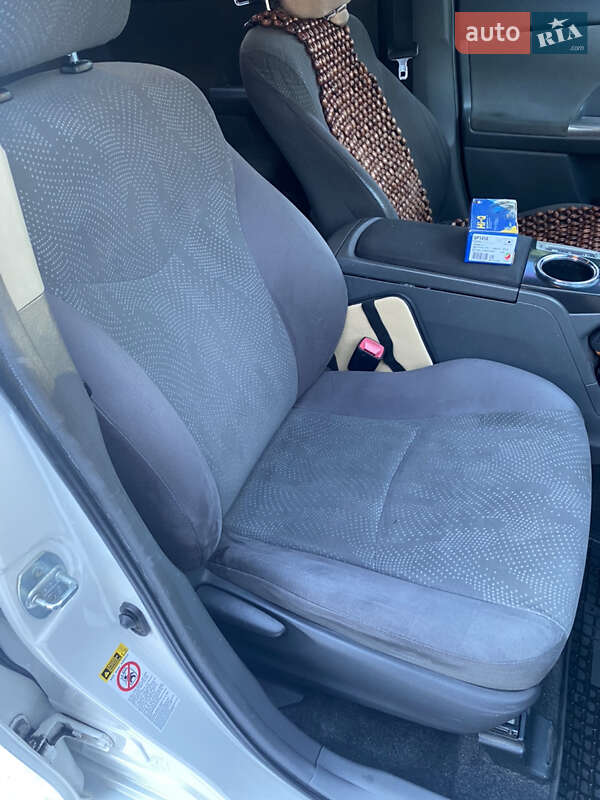 Универсал Toyota Prius v 2013 в Киеве