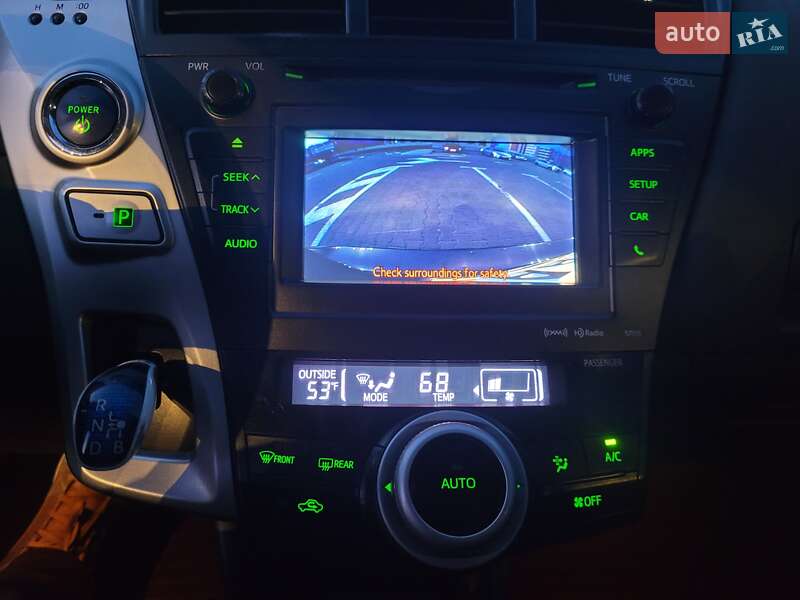 Универсал Toyota Prius v 2013 в Киеве
