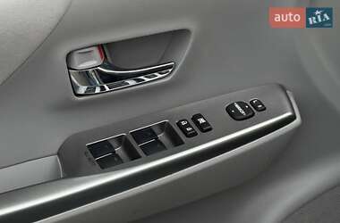 Универсал Toyota Prius v 2016 в 