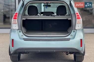 Универсал Toyota Prius v 2016 в 