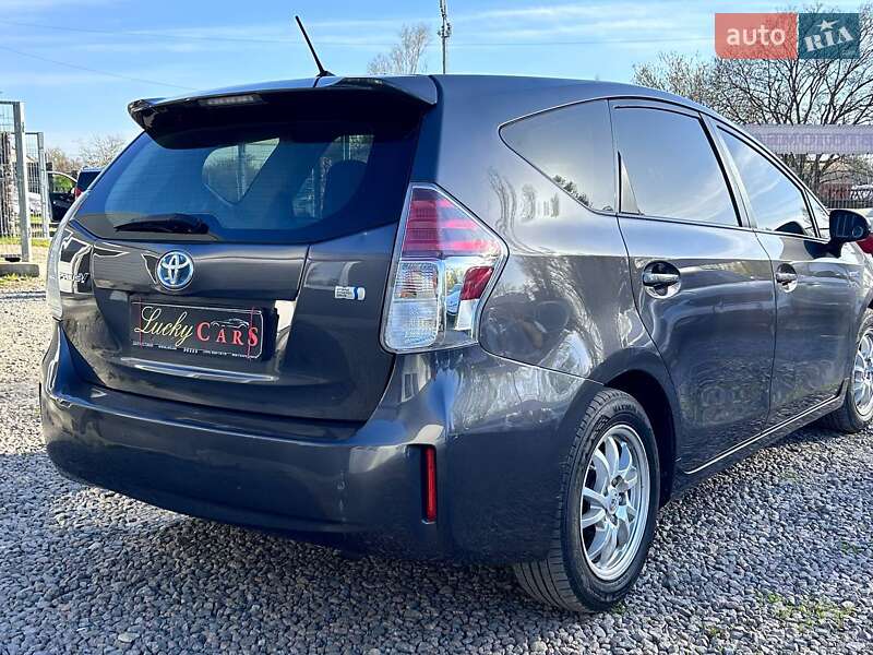 Універсал Toyota Prius v 2015 в Одесі