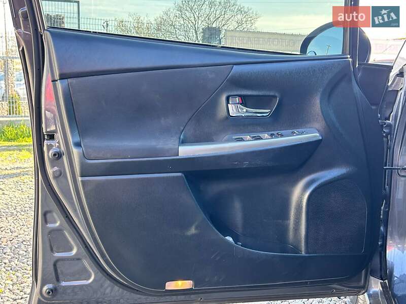 Універсал Toyota Prius v 2015 в Одесі