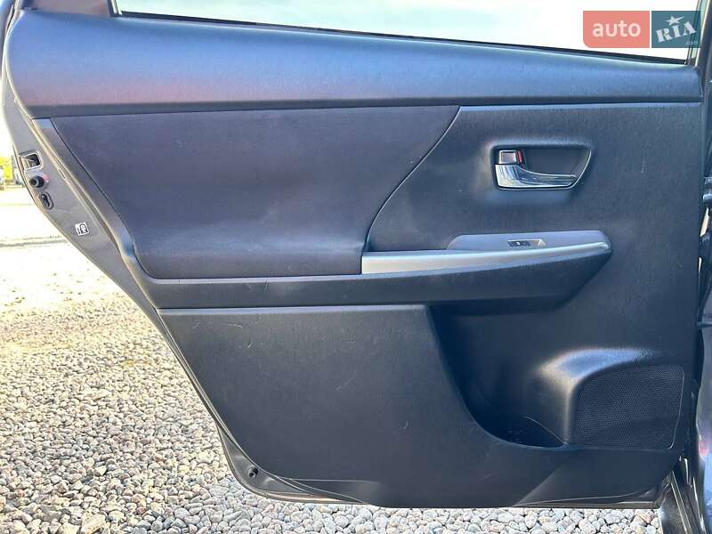 Універсал Toyota Prius v 2015 в Одесі