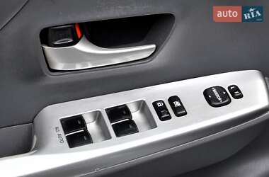 Универсал Toyota Prius v 2013 в 