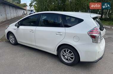 Універсал Toyota Prius v 2015 в 