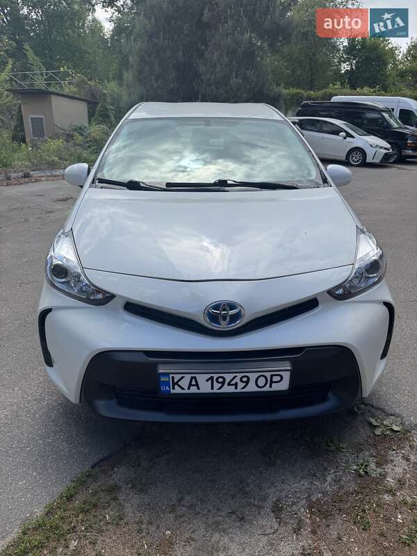 Універсал Toyota Prius v 2015 в Києві