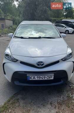 Універсал Toyota Prius v 2015 в 