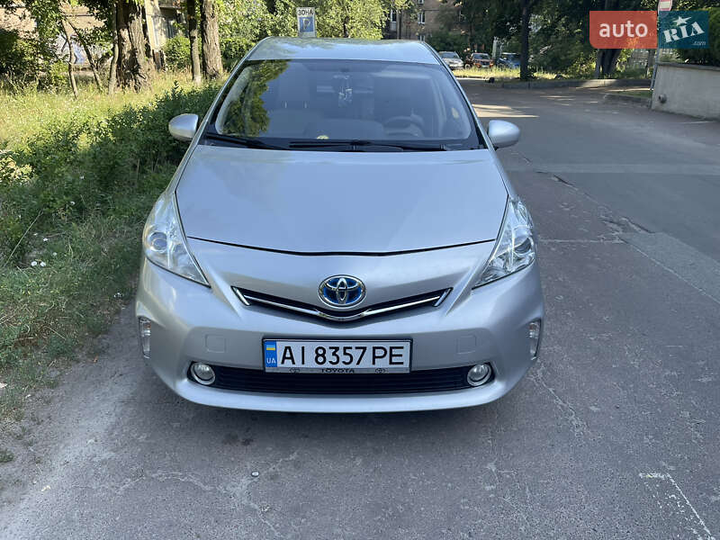Хетчбек Toyota Prius v 2011 в Києві