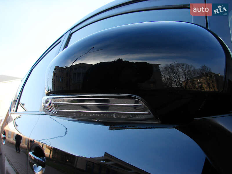 Универсал Toyota Prius v 2018 в Одессе