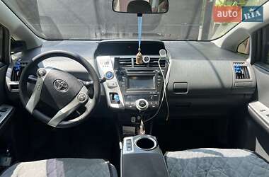 Універсал Toyota Prius v 2014 в 