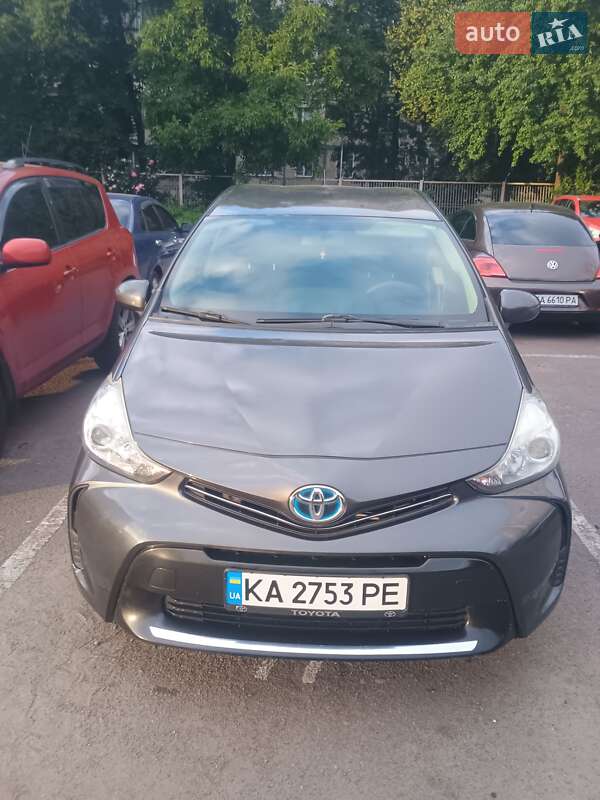 Універсал Toyota Prius v 2015 в Києві