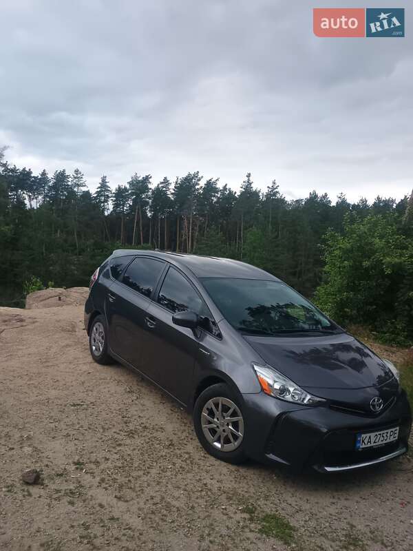 Універсал Toyota Prius v 2015 в Києві