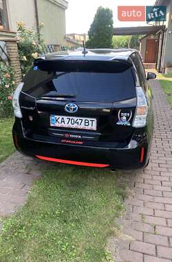 Універсал Toyota Prius v 2012 в Києві