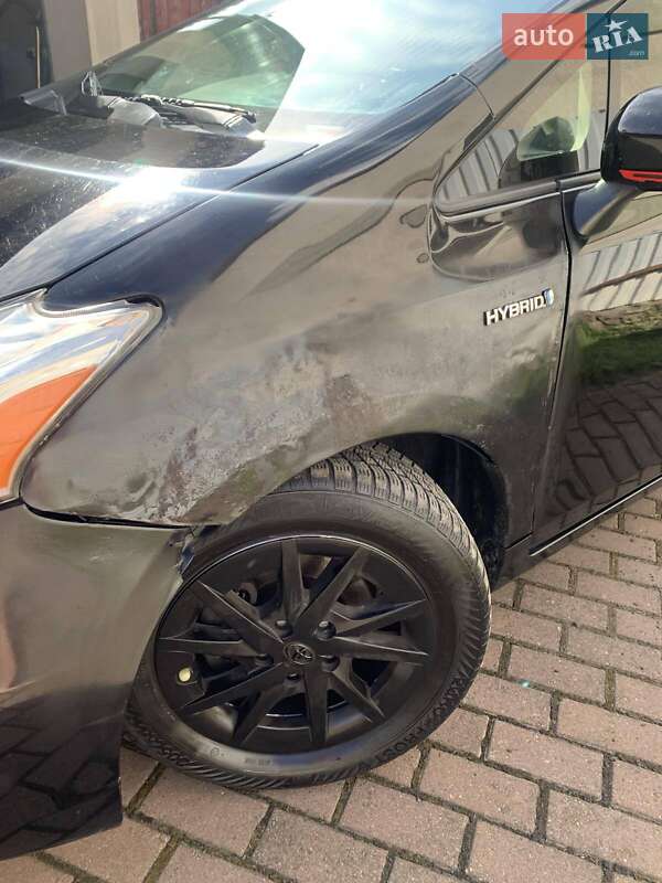 Универсал Toyota Prius v 2012 в Киеве