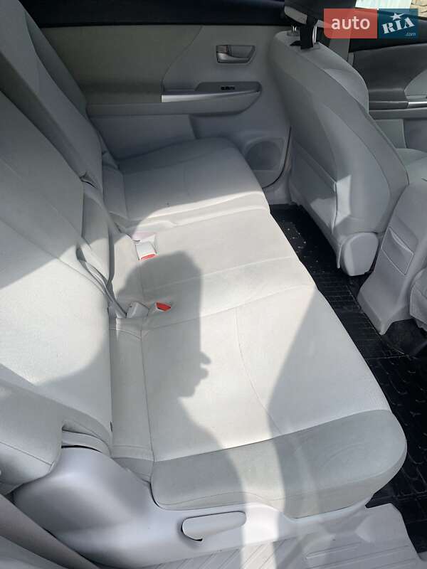 Универсал Toyota Prius v 2012 в Киеве