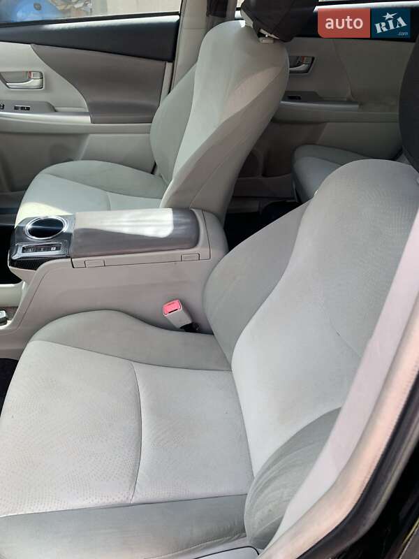 Универсал Toyota Prius v 2012 в Киеве