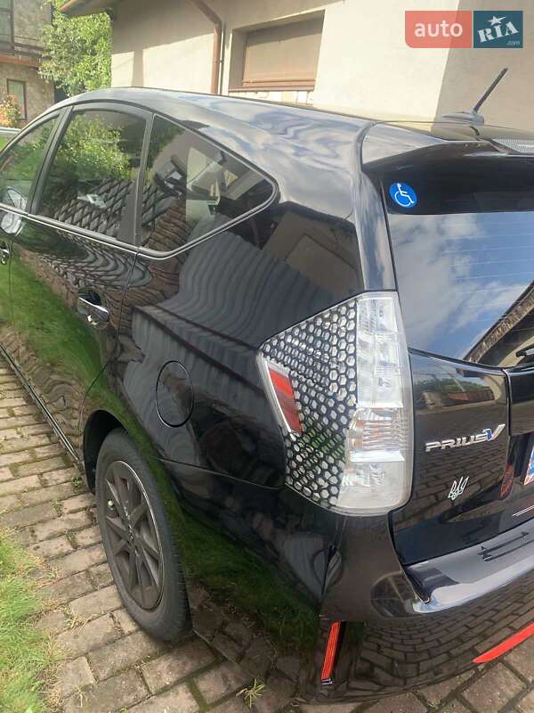 Универсал Toyota Prius v 2012 в Киеве