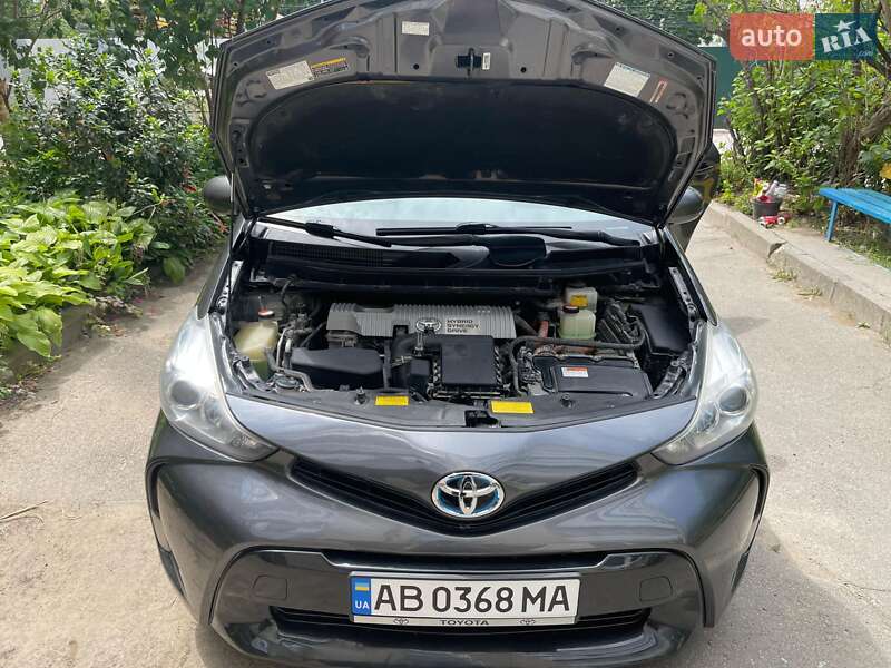 Универсал Toyota Prius v 2015 в Киеве