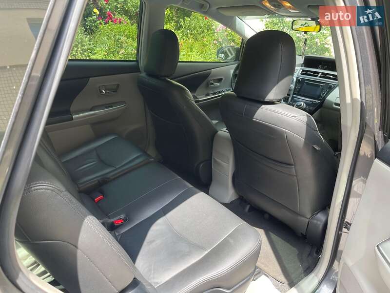 Универсал Toyota Prius v 2015 в Киеве