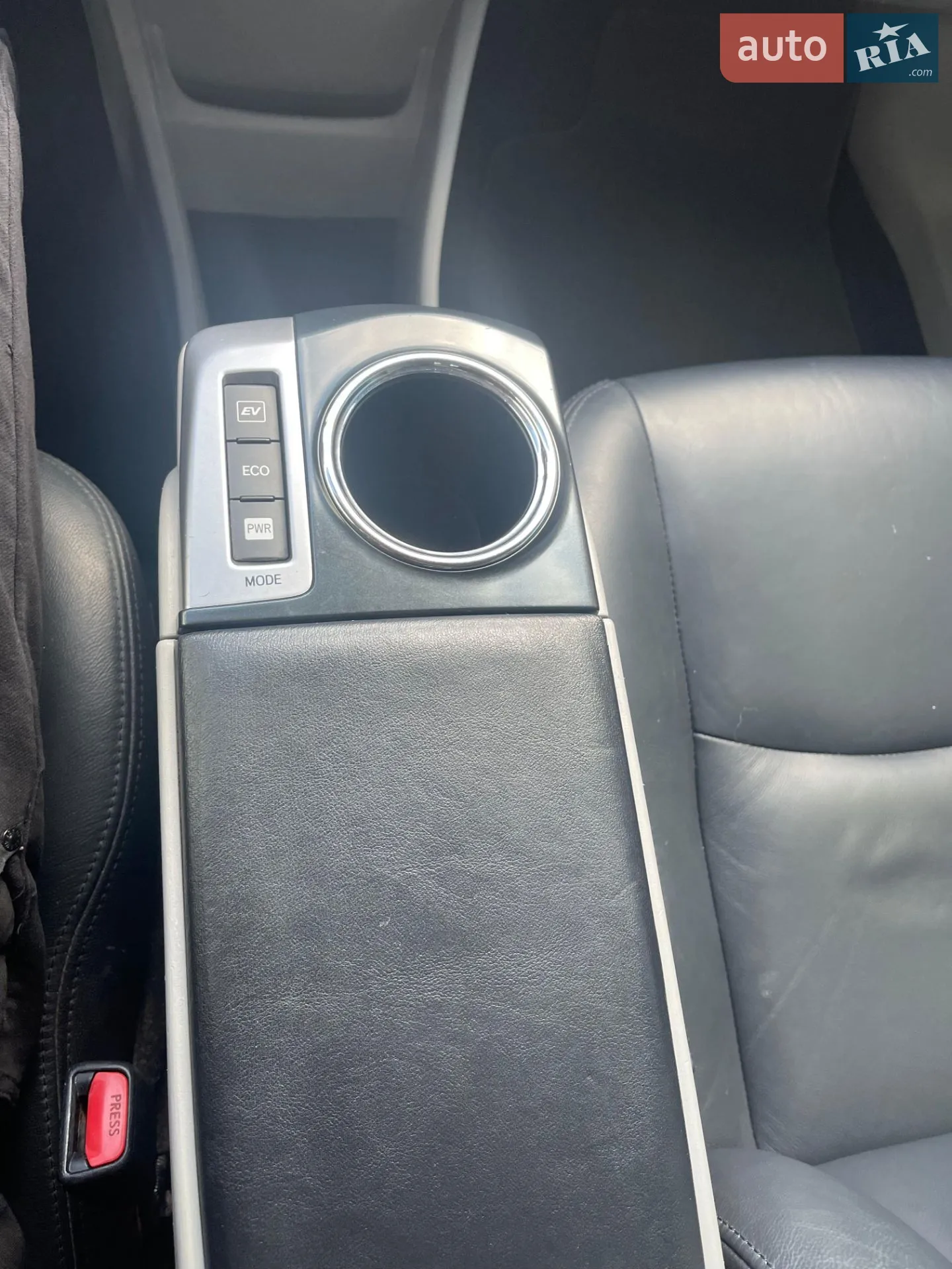 2015 Toyota Prius v (+) - мініатюра 3