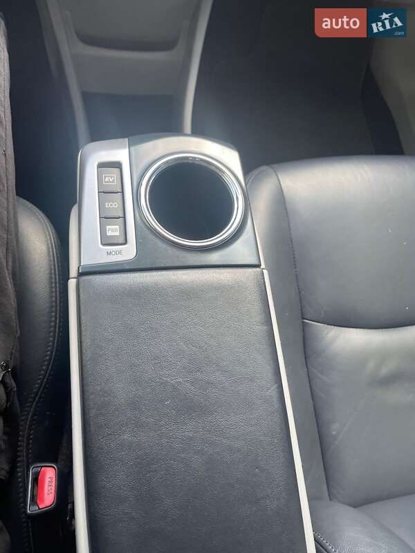 Универсал Toyota Prius v 2015 в Киеве