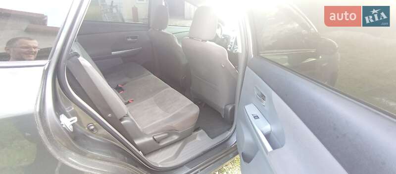 Универсал Toyota Prius v 2013 в Мироновке