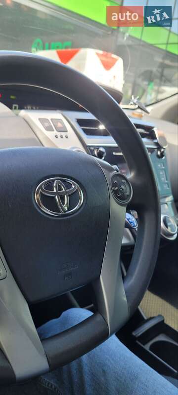 Универсал Toyota Prius v 2016 в Киеве