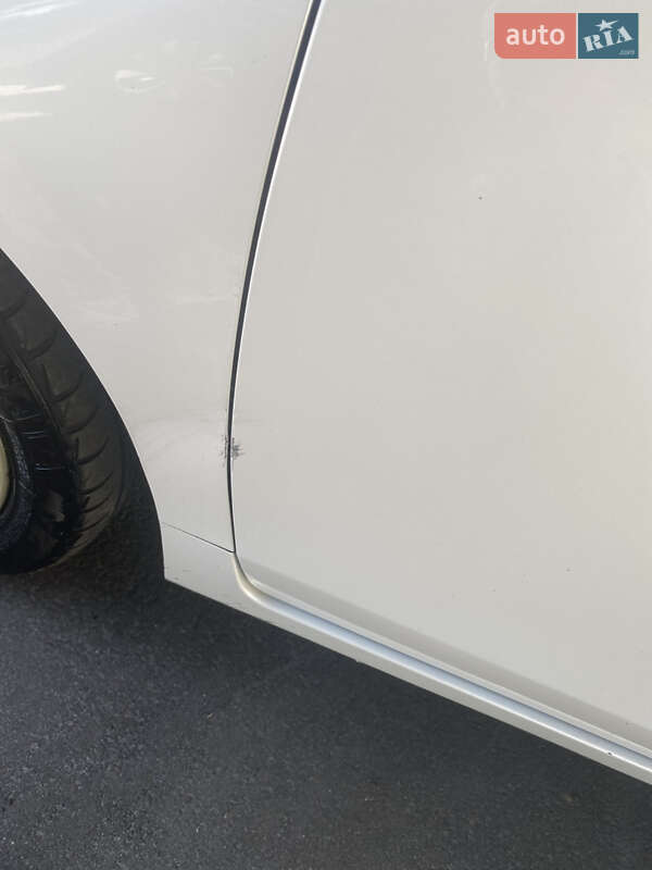 Универсал Toyota Prius v 2013 в Киеве