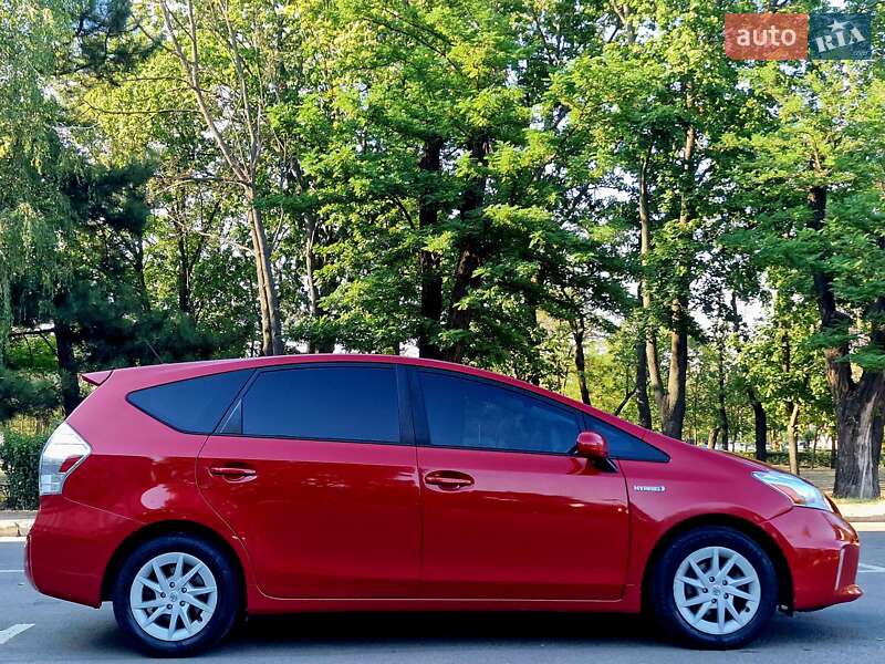 Универсал Toyota Prius v 2012 в Николаеве