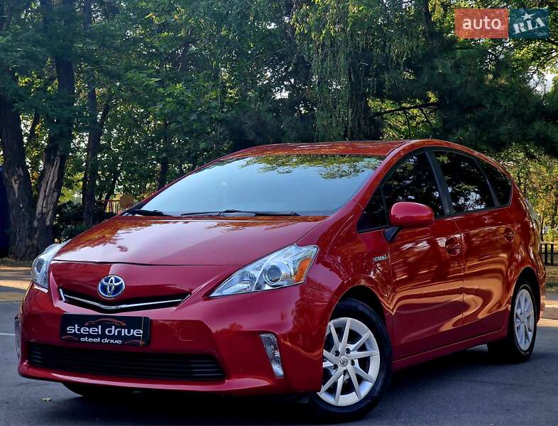Toyota Prius v 2012
