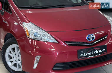 Универсал Toyota Prius v 2012 в 