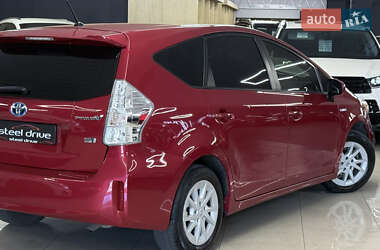 Универсал Toyota Prius v 2012 в 