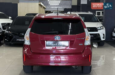 Универсал Toyota Prius v 2012 в 