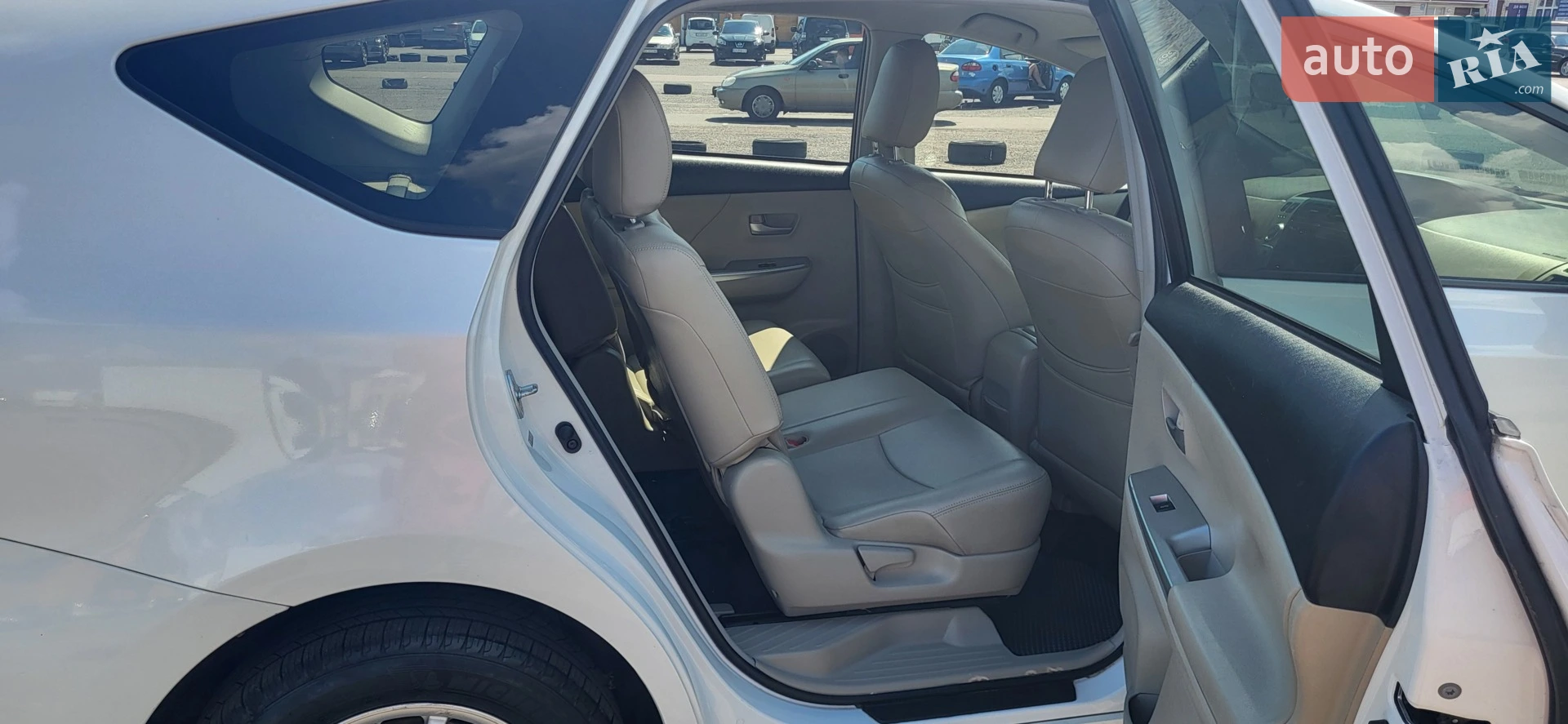 2012 Toyota Prius v (+) - мініатюра 17