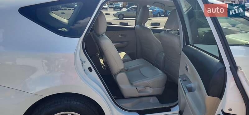 Универсал Toyota Prius v 2012 в Черкассах