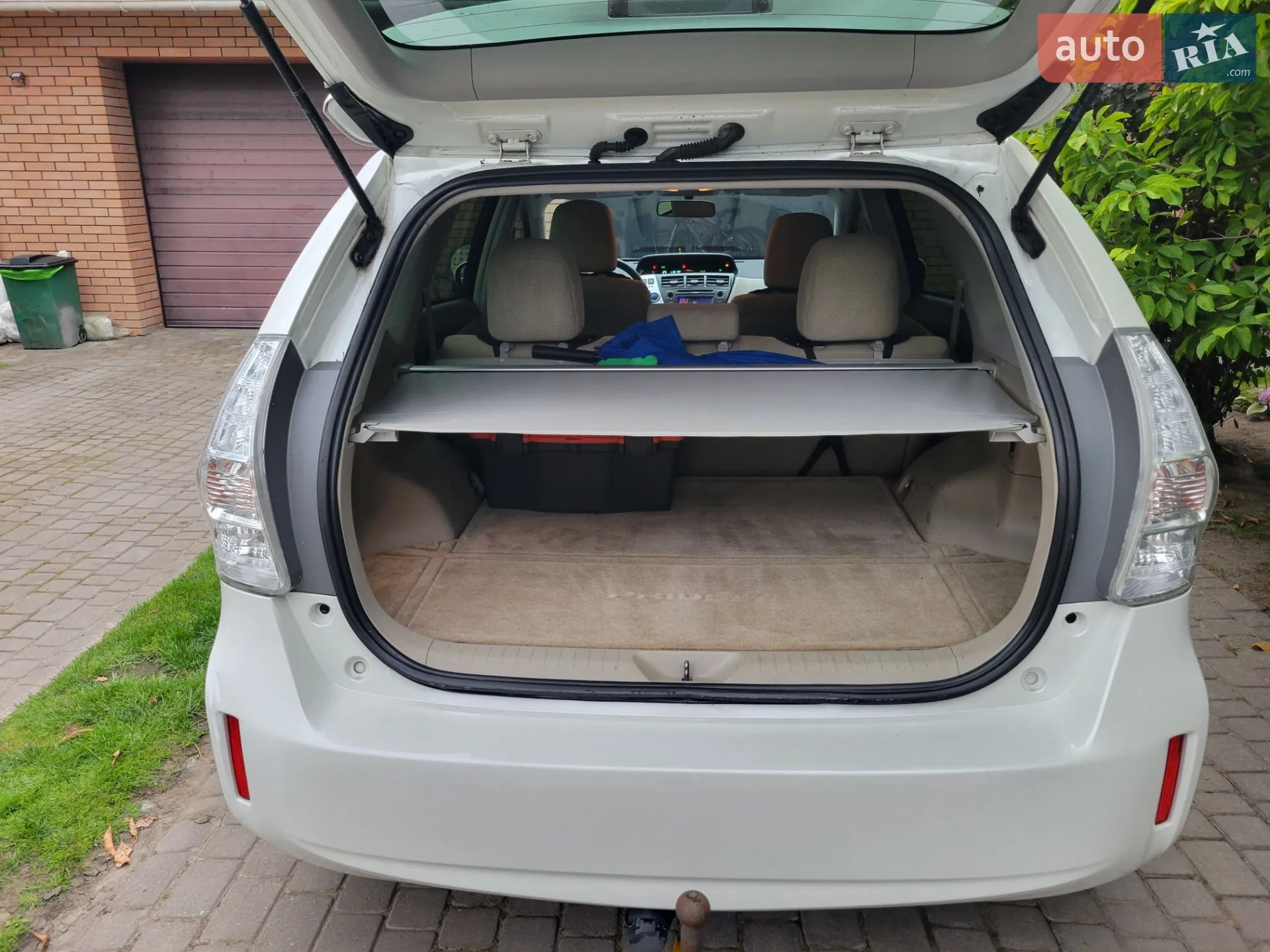 2014 Toyota Prius v (+) - мініатюра 10