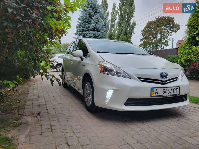Универсал Toyota Prius v 2014 в Киеве