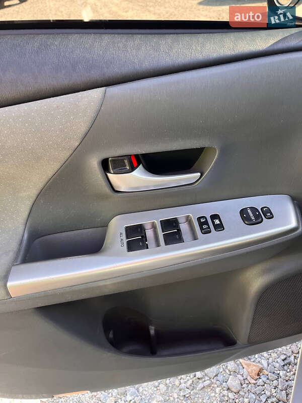 Універсал Toyota Prius v 2014 в Білій Церкві