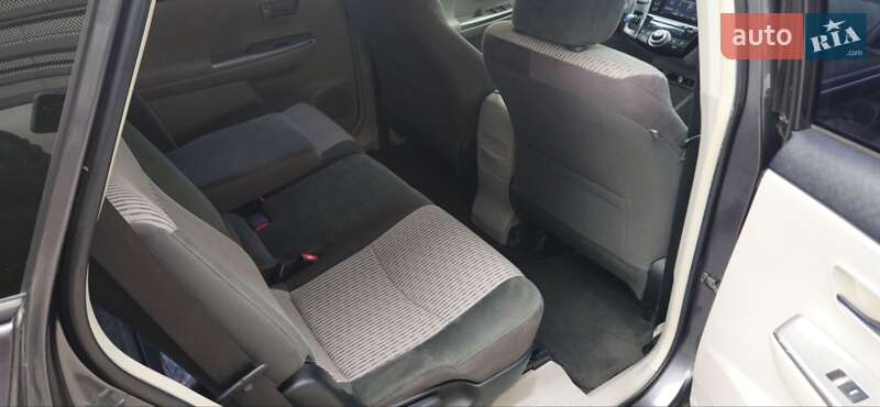 Универсал Toyota Prius v 2016 в Одессе фото 12 Универсал Toyota Prius v 2016 в Одессе