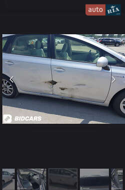 Универсал Toyota Prius v 2014 в 