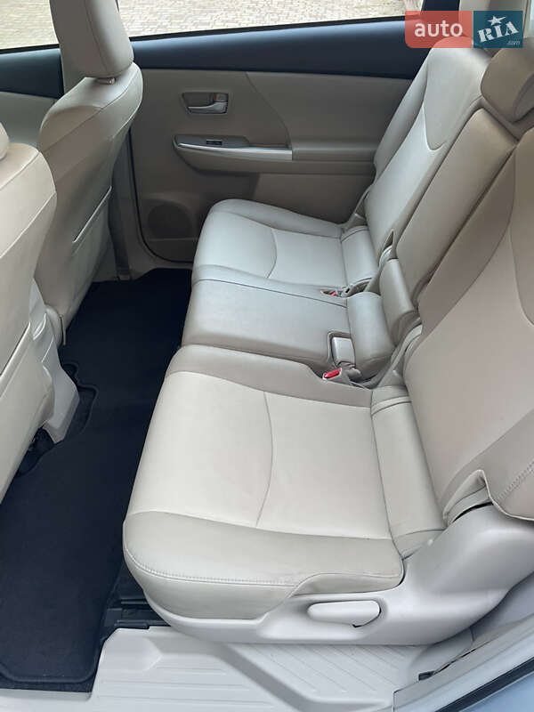 Универсал Toyota Prius v 2013 в Черноморске фото 9 Универсал Toyota Prius v 2013 в Черноморске