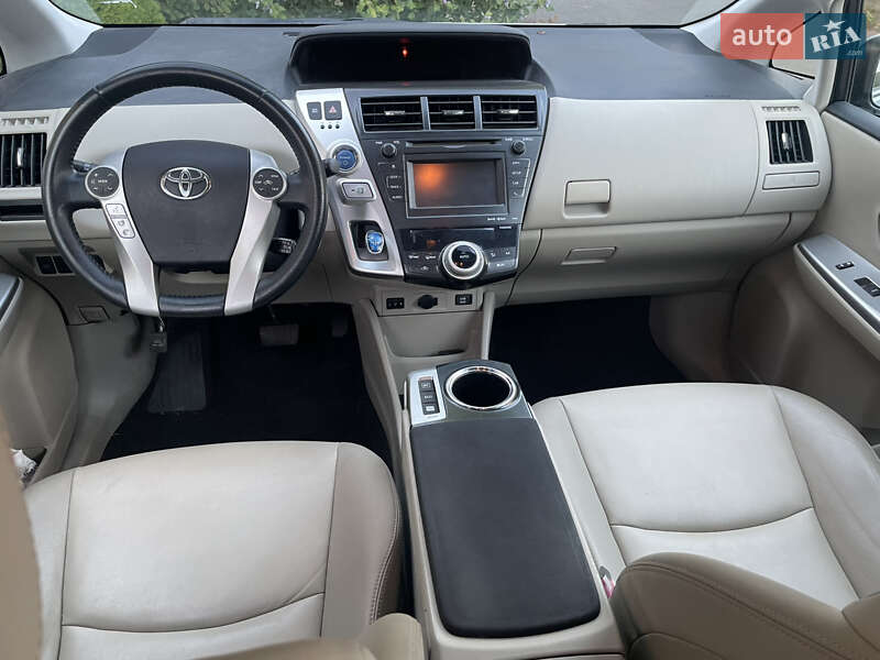 Универсал Toyota Prius v 2013 в Черноморске фото 10 Универсал Toyota Prius v 2013 в Черноморске