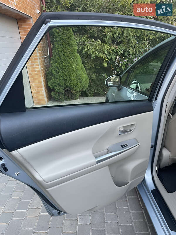 Универсал Toyota Prius v 2013 в Черноморске фото 11 Универсал Toyota Prius v 2013 в Черноморске