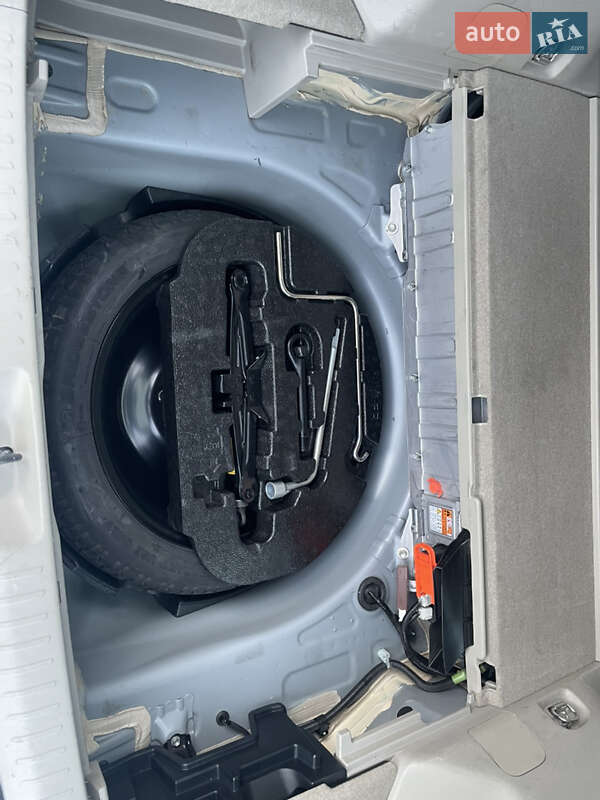 Универсал Toyota Prius v 2013 в Черноморске фото 16 Универсал Toyota Prius v 2013 в Черноморске