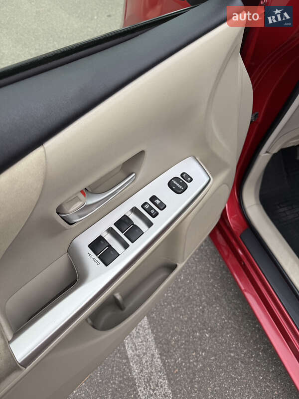 Универсал Toyota Prius v 2013 в Киеве фото 11 Универсал Toyota Prius v 2013 в Киеве