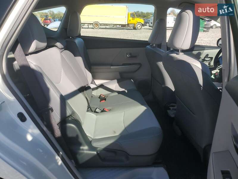 Универсал Toyota Prius v 2017 в Львове